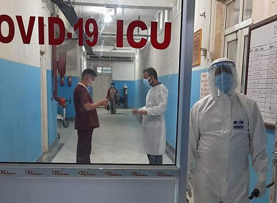 कोरोना रोकथामका लागि खटिएका चिकित्सक र स्वास्थ्यकर्मी संक्रमित