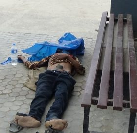 धनगढी बसपार्कमा एक जना सुतेको अवस्थामा मृत फेला