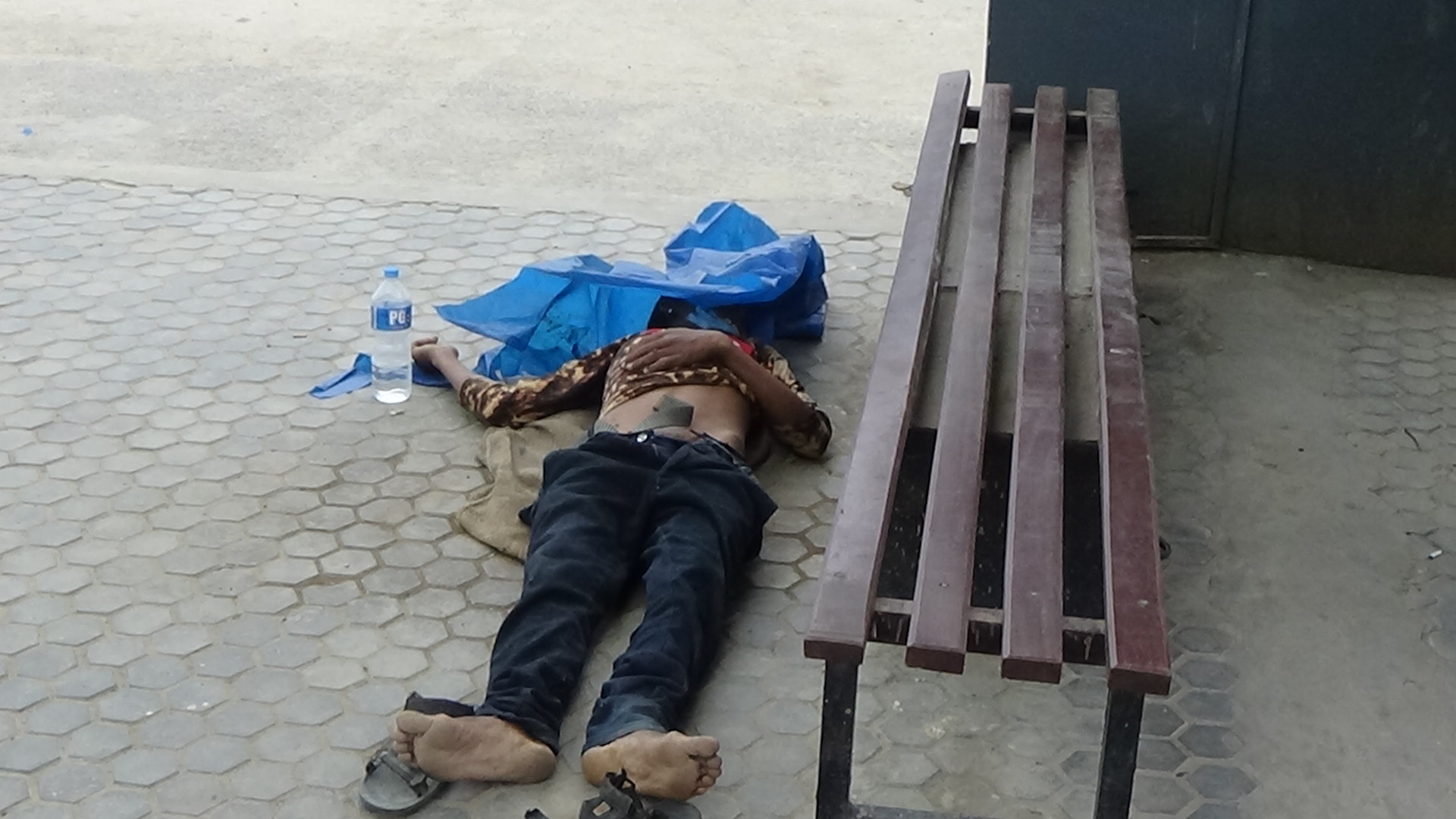 धनगढी बसपार्कमा एक जना सुतेको अवस्थामा मृत फेला