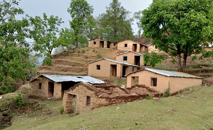 डोटीमा मुक्त हलियाको नमुना बस्ती अलपत्र