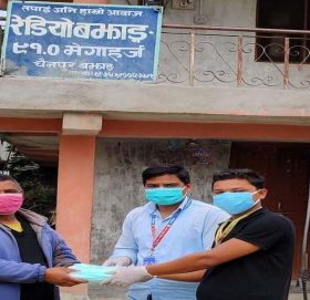 पत्रकार लाई मास्क बितरण