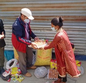 कोरोना प्रभाबित तथा खाद्य संकट परिवारलार्ई खाद्यन्न सहयोग