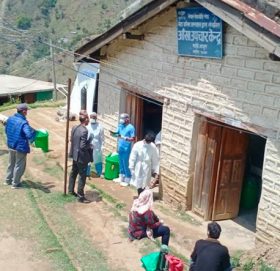 अस्पताल बाजुरामा चिकित्सक माथि मदिरा सेवन गरि अस्पतालकै कर्मचारी द्धारा दुर्ववहार