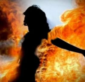 भारतमा सामूहिक बलात्कारका आरोपीलाई जिउँदै जलाइयो