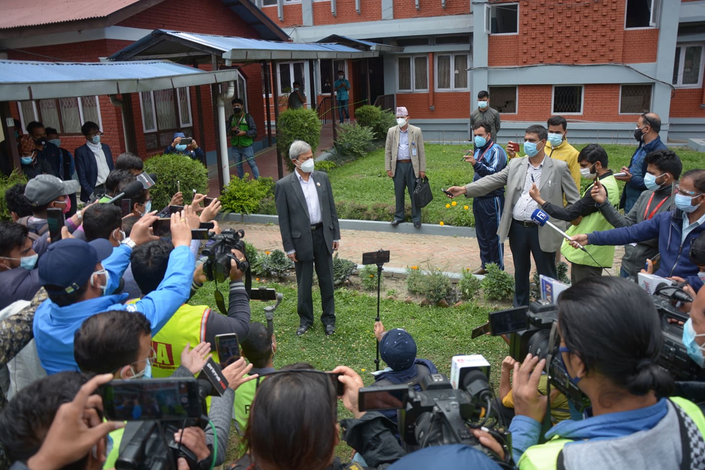 एमालेका २२ सांसद प्रतिनिधिसभा बैठकमा सहभागी नहुने