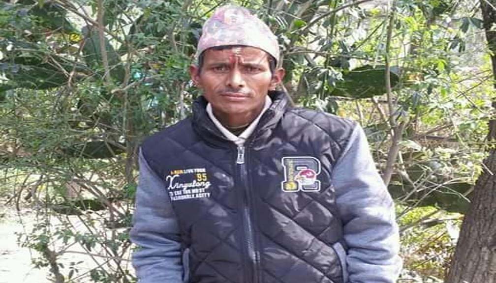 जिल्ला हुलाक कार्यालयका लेखापाल खत्रीले अक्सिजन ब्यबस्थापनका लागि १० हजार सहयोग