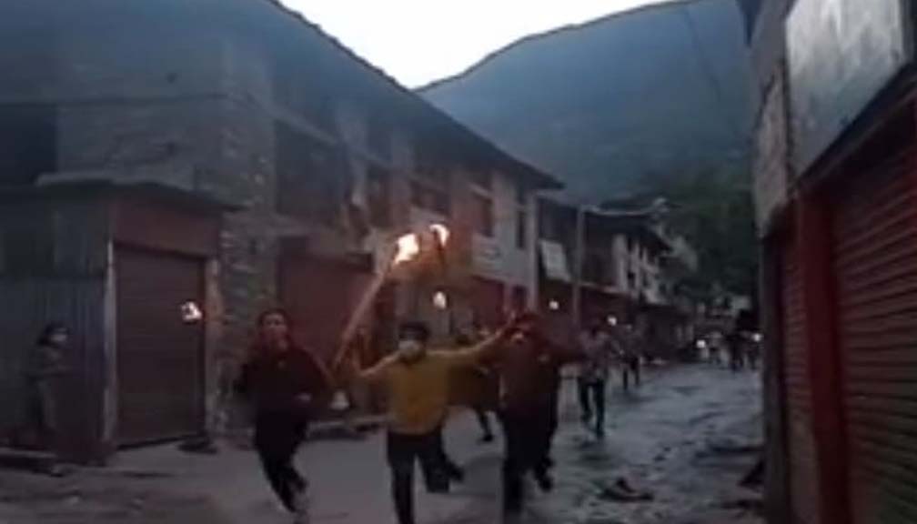 नेबिसंघ बझाङद्धारा प्रधानमन्त्रीको पुत्ला दहन