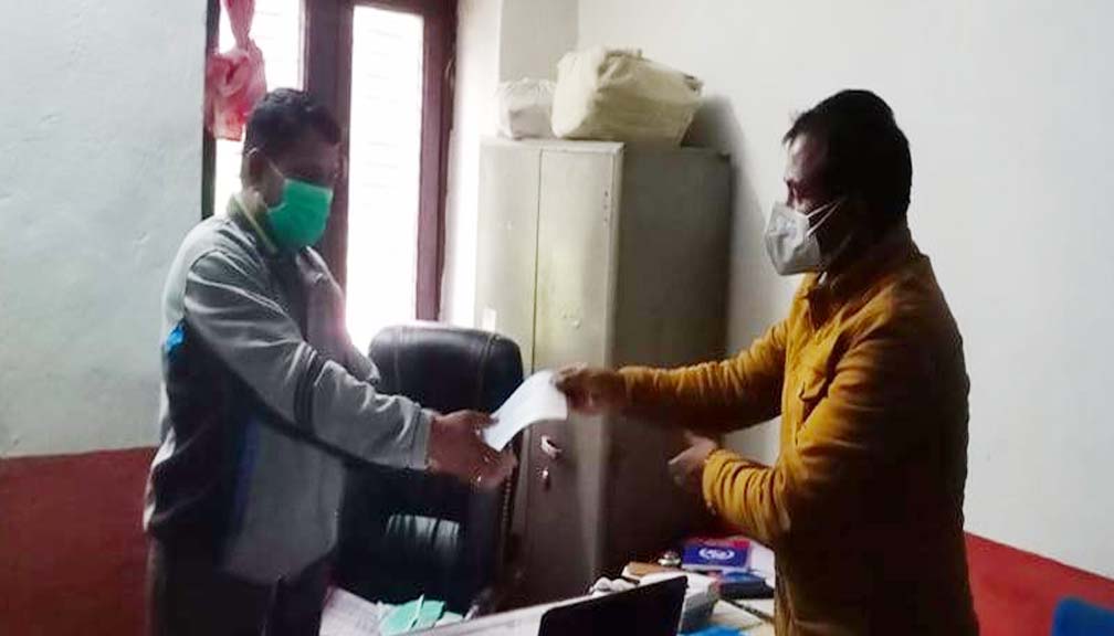 जिल्ला हुलाक कार्यालय प्रमुख सुनारले अक्सिजन ब्यबस्थापनका लागि ५ हजार सहयोग