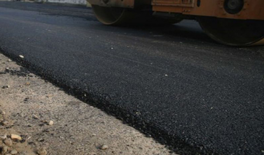 खप्तड जोड्ने सडकमा कालोपत्रे शुरु