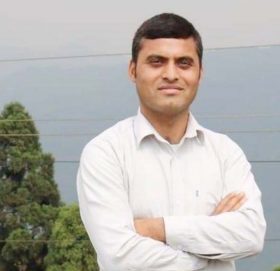 कृषि ज्ञान केन्द्र बाजुराका सुचना अधिकारी जोशीले अक्सिजन ब्यबस्थापनका लागि ५ हजार सहयोग