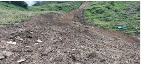 बाजुराको जुकोटमा पहिरो जान्दा गहुँ जौबालिमा क्षति