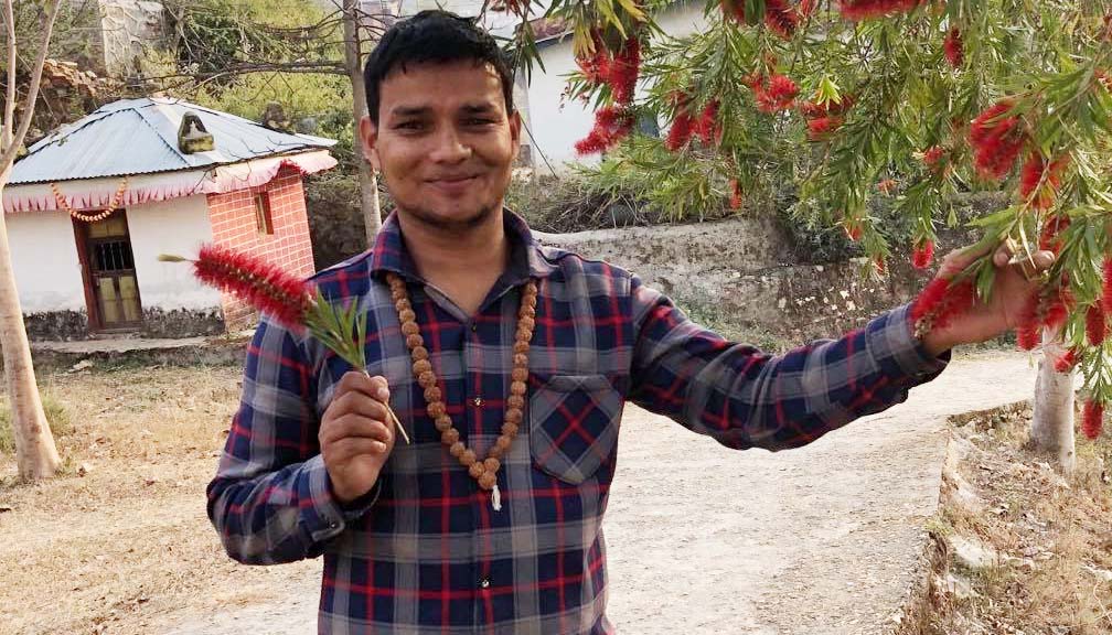 बडिमालिका नगरपालिकाका सवारी चालक सुर्य बडुवालले अक्सिजन ब्यबस्थापनका लागि सहयोग