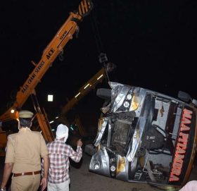 भारतको कानपुरमा सवारी दुर्घटना, कम्तिमा १७ जनाको मृत्यु