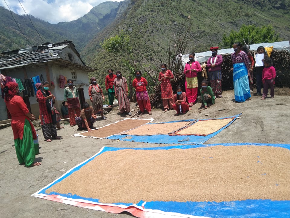 आइडिएस नेपालद्धारा गौमुल गाउँपालिकाको दहकोटमा स्वास्थ्य साम्रगी बितरण