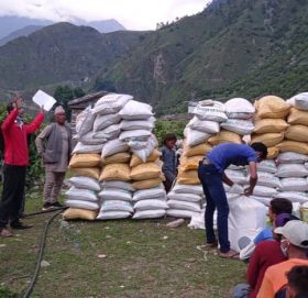 मुक्त हलिया तथा समस्या परेका १ सय ३७ परिवारलाई खाद्यन्न सहयोग