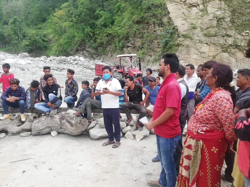 योजना सम्झौता नगरी रकम फ्रीज गर्न खोजको भन्दै स्थानियद्धारा सडक अबरोध
