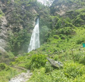 आन्तरिक पर्यटकको गन्तब्य बन्दै बिरे खोला झरना फोटो फिचर