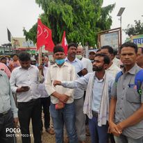 रौतहटमा विपक्षी गठबन्धनका विद्यार्थी संगठनले गरे प्रधानमन्त्रीको विरुद्धमा मोटरसाइकल प्रदर्शन ।