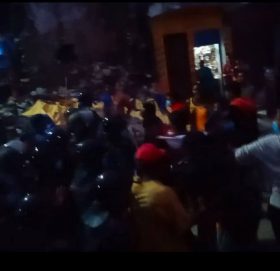 संयुक्त आन्दोलनरत बिद्यार्थी र अनेरास्वीयु केपी समुुह बिच झडप (लाइभ भिडियो)