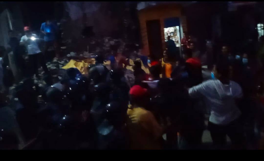 संयुक्त आन्दोलनरत बिद्यार्थी र अनेरास्वीयु केपी समुुह बिच झडप (लाइभ भिडियो)