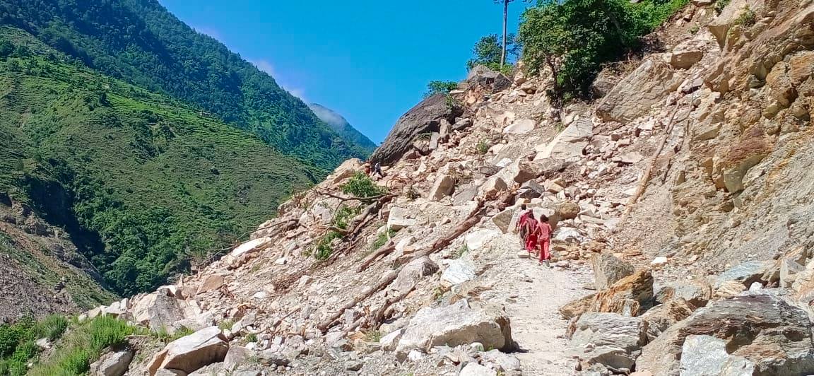 साँफे मार्तडि सडक तहसनहस हुँदासमेत सरकार बेखबर