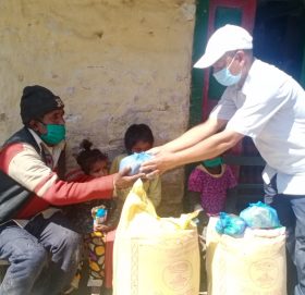 बडिमालिका खबरको समचार प्रभाब : अलपत्र चार भाइबहिनीलाइ सहयोग