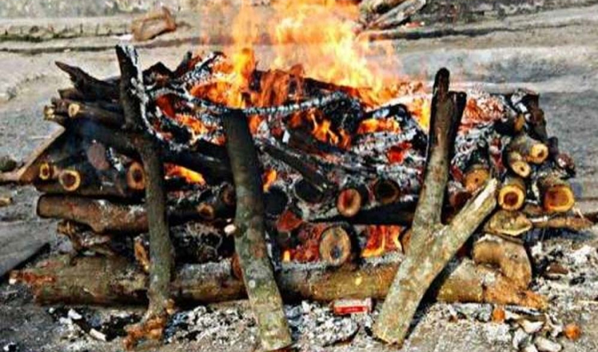 डडेल्धुुरामा बुवाको शव जलाएर फर्किएका छोरा पनि चितामा जले