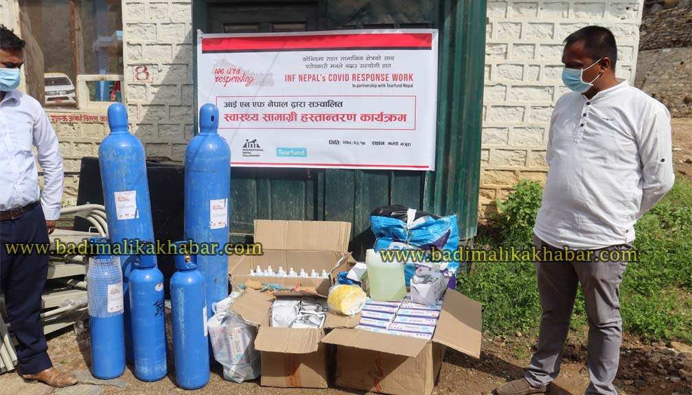 आईएनएफ नेपाल बाजुराद्धारा जिल्ला अस्पतालमा स्वास्थ्य साम्रगी सहयोग