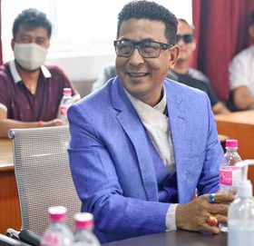 गण्डकीमा नयाँ ट्वीस्ट : मन्त्री मनाङे विपक्षी गठबन्धनतिर