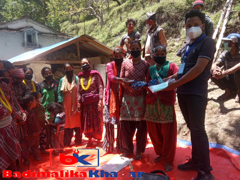 निर्धन उत्थान लघु बित्त बित्तिय सँस्था लिमिटेडद्धारा स्वास्थ्य सामाग्री वितरण