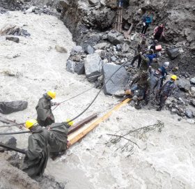 मर्स्याङ्दीमा जेसिबी फस्यो, अपरेटरको सकुशल उद्धार