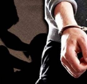 विद्यालय भवन निर्माणमा घुस, प्रधानाध्यापक र अध्यक्ष रंगेहात पक्राउ