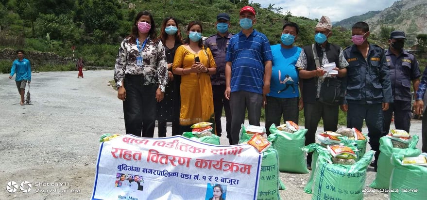 बुढिगंगा नगरपालिकाका बाढिपिडीत ४० परिवारलाई खाद्यन्न सहयोग