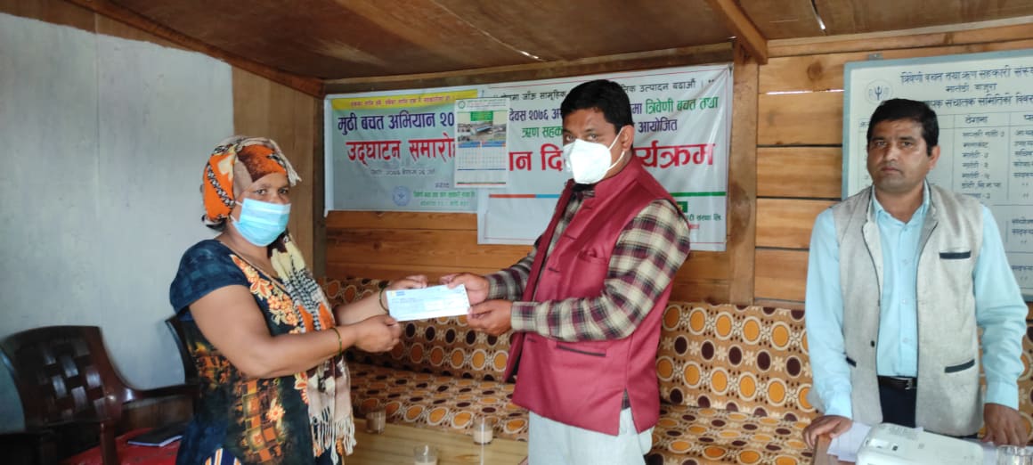 त्रिबेणी सहकारी संस्थाद्धारा कोरोनाबाट मृत्यु भएका सियर सदस्यका परिवारलाई सहयोग