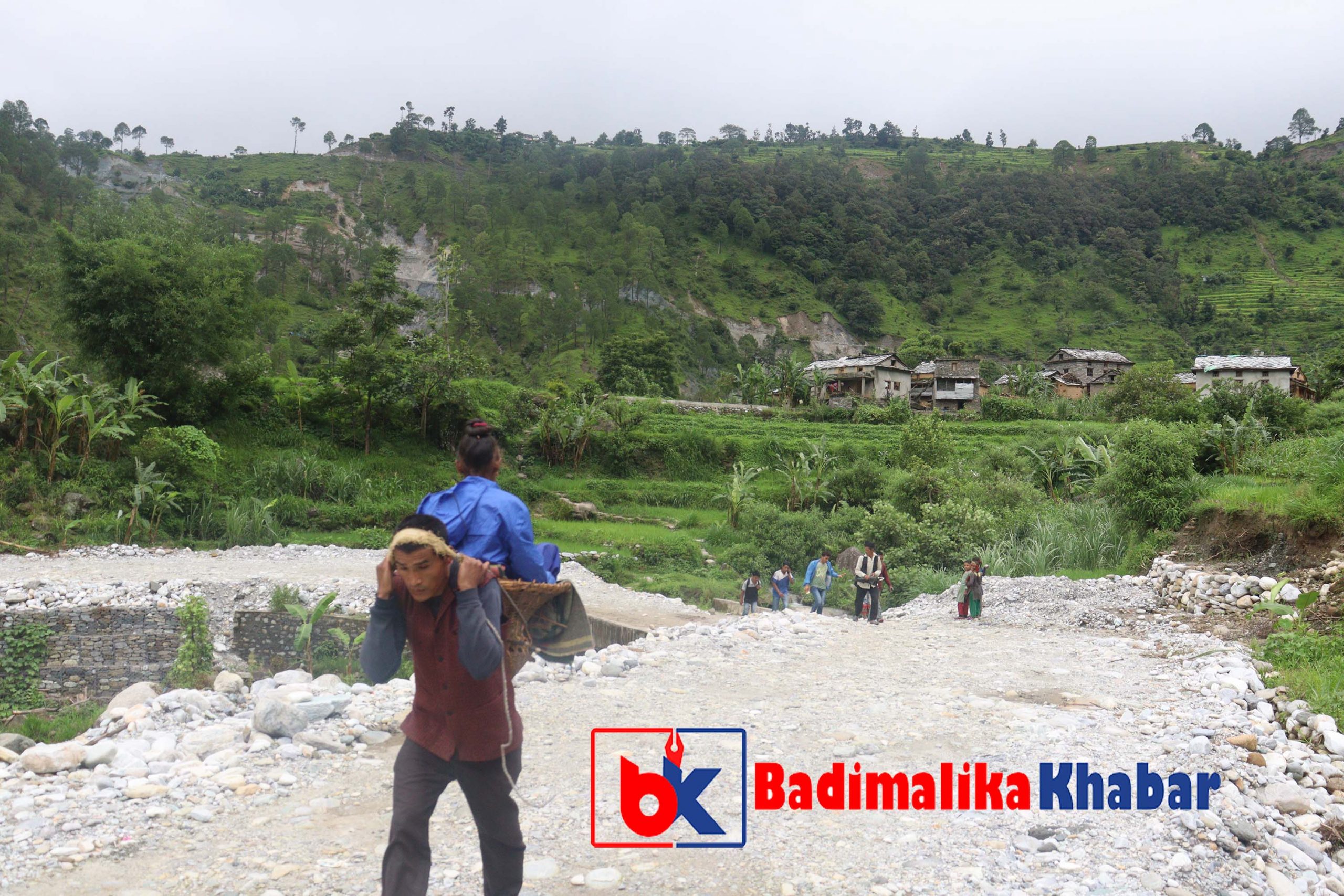 जिवनमरणको दोसाधमा रहेकी क्रान्ति रोकायालाई उपचारका लागि काठमाडौ लगियो