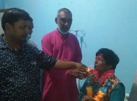 पत्रकार बिनय कुमारलाल दास,रबिन्द्र साहको पहलमा प्रभा सिंहले आमरण अनशन तोडियो।