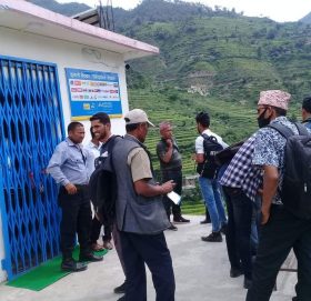 बझाङको थलारामा रहेको कुमारी बैकमा गुणस्तरीय नेट नहुँदा आर्थिक कारोबारमा समस्या ।