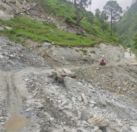 बाजुरामा सार्वजनिक यातायात खुले, सडक खुल्ने अत्ताे पत्ताे छैन