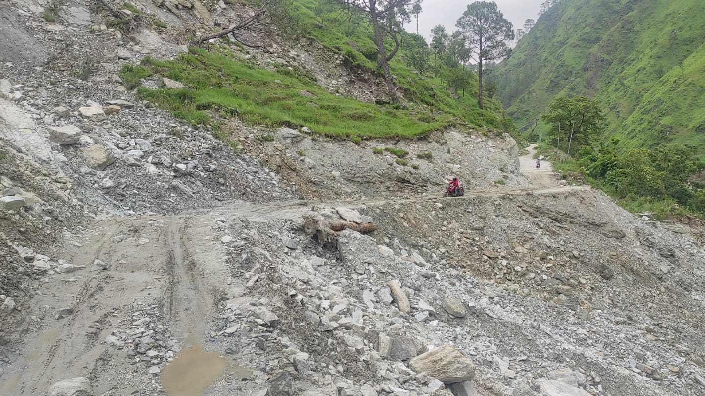 बाजुरामा सार्वजनिक यातायात खुले, सडक खुल्ने अत्ताे पत्ताे छैन