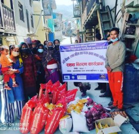 मुगुको छायानाथ र सोरुका ६० परिवारलाई राहत साम्रगी बितरण