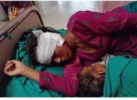 मदिराले लट्ठिएका श्रीमानले आफन्तसँग किन हाँसेको भनेर,श्रीमतीको चक्कुले कानै काटिदिए