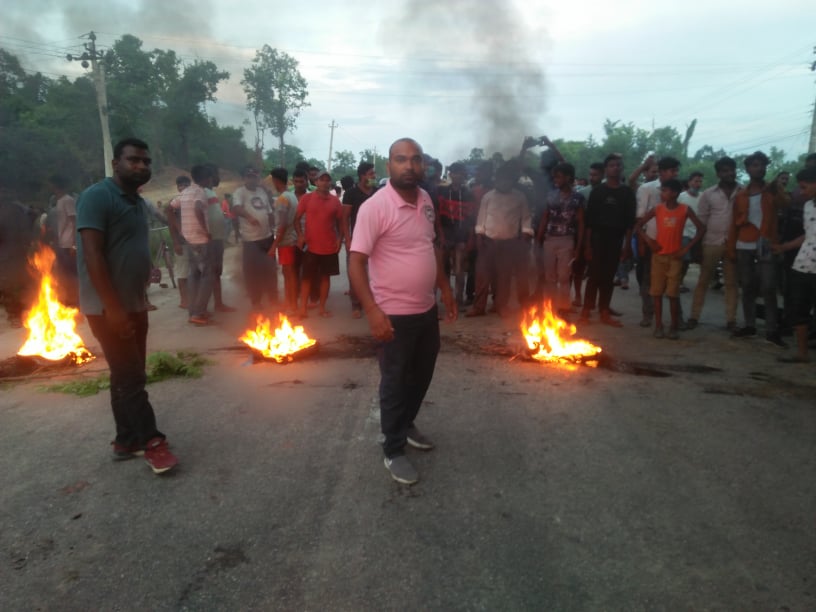 वन कार्यालयले जग्गा संरक्षण नगरेको भन्दै सिरहामा प्रदर्शन, दुई जना पक्राउ