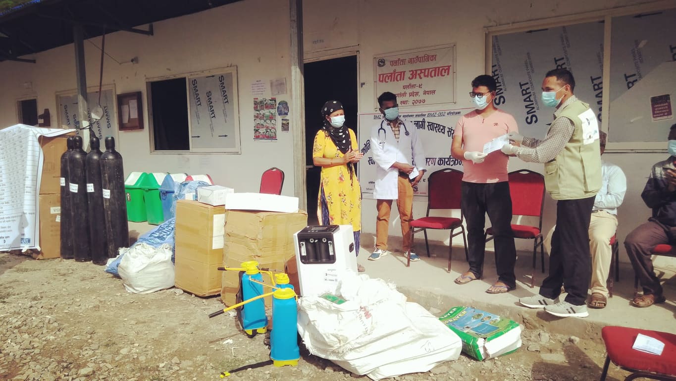 किर्डाक नेपाल द्धारा स्वास्थ्य सामाग्री हस्तान्तरण