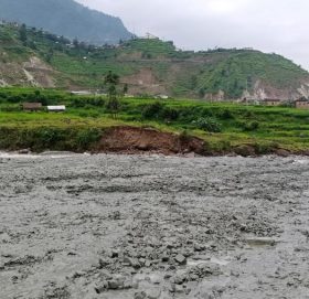 बाढिपहिरोको जोखिमा मार्तडिकाे गडखेत टोल, पुल नहुँदा आवजाजतमा समस्या