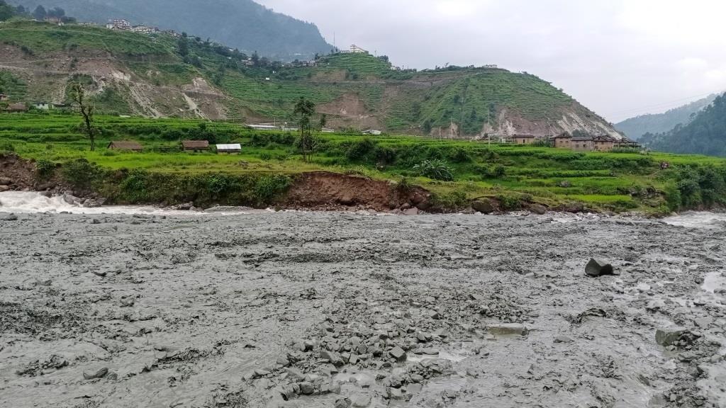 बाढिपहिरोको जोखिमा मार्तडिकाे गडखेत टोल, पुल नहुँदा आवजाजतमा समस्या