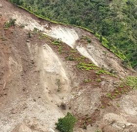 मनोमानी डोजरले सड्क निर्माण गर्दा बाजुराका दर्जनौ गाउँ पहिरोको जोखिममा