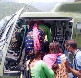 बाजुराबाट १८ बर्षिय गर्भवतीको हवाइ उद्धार