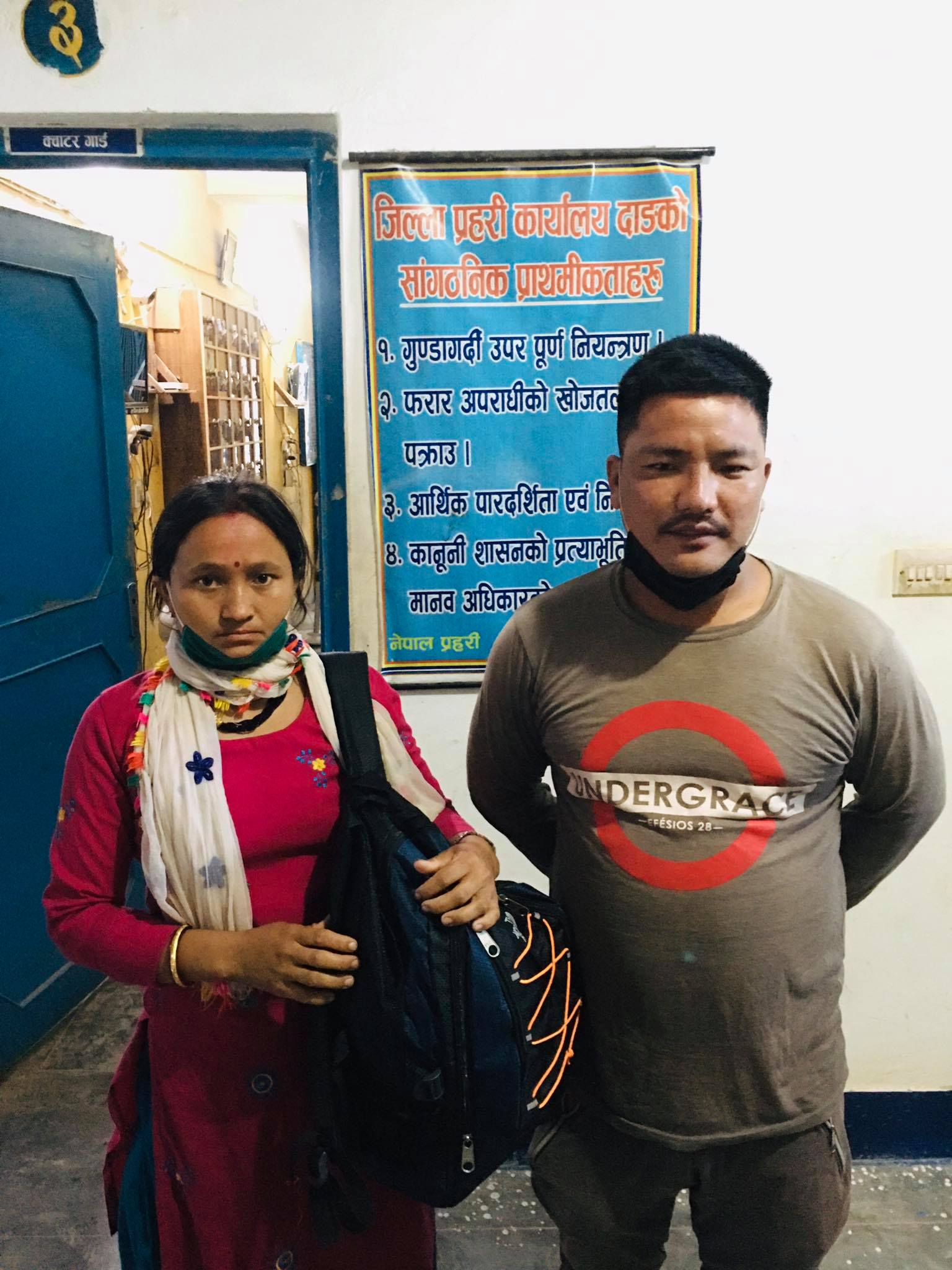 यात्रुको छुटेको नगद र सुनका गहना  बुझाउने चालक सम्मानित