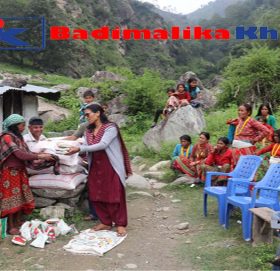 बडिमालिका मिडिया हाउसद्धारा अनाई बाउलीका बाढी पहिरो पीडितलाई सहयोग