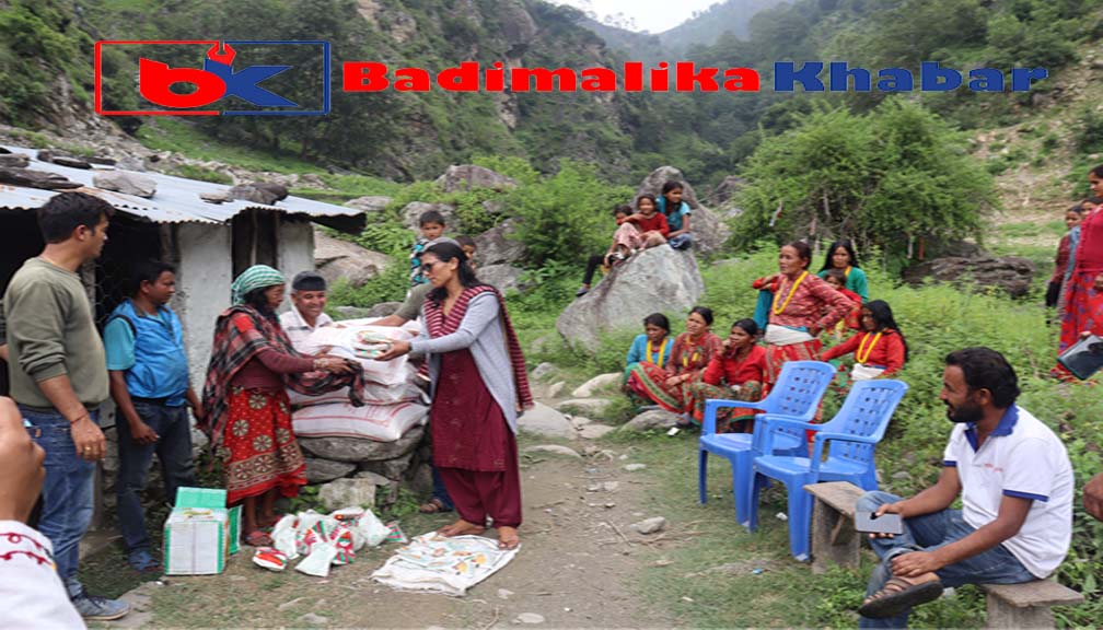 बडिमालिका मिडिया हाउसद्धारा अनाई बाउलीका बाढी पहिरो पीडितलाई सहयोग